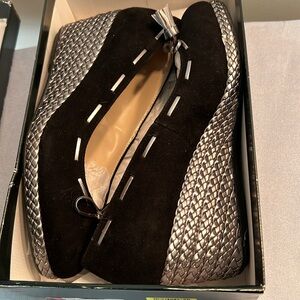 NIB Ralf Lauren Cambree Black Genuine Kidsuede/Metallic Kidskin Shoes size 8.5